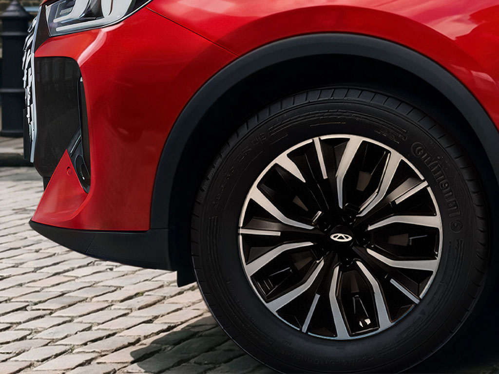 Striking 18" Alloy Wheels