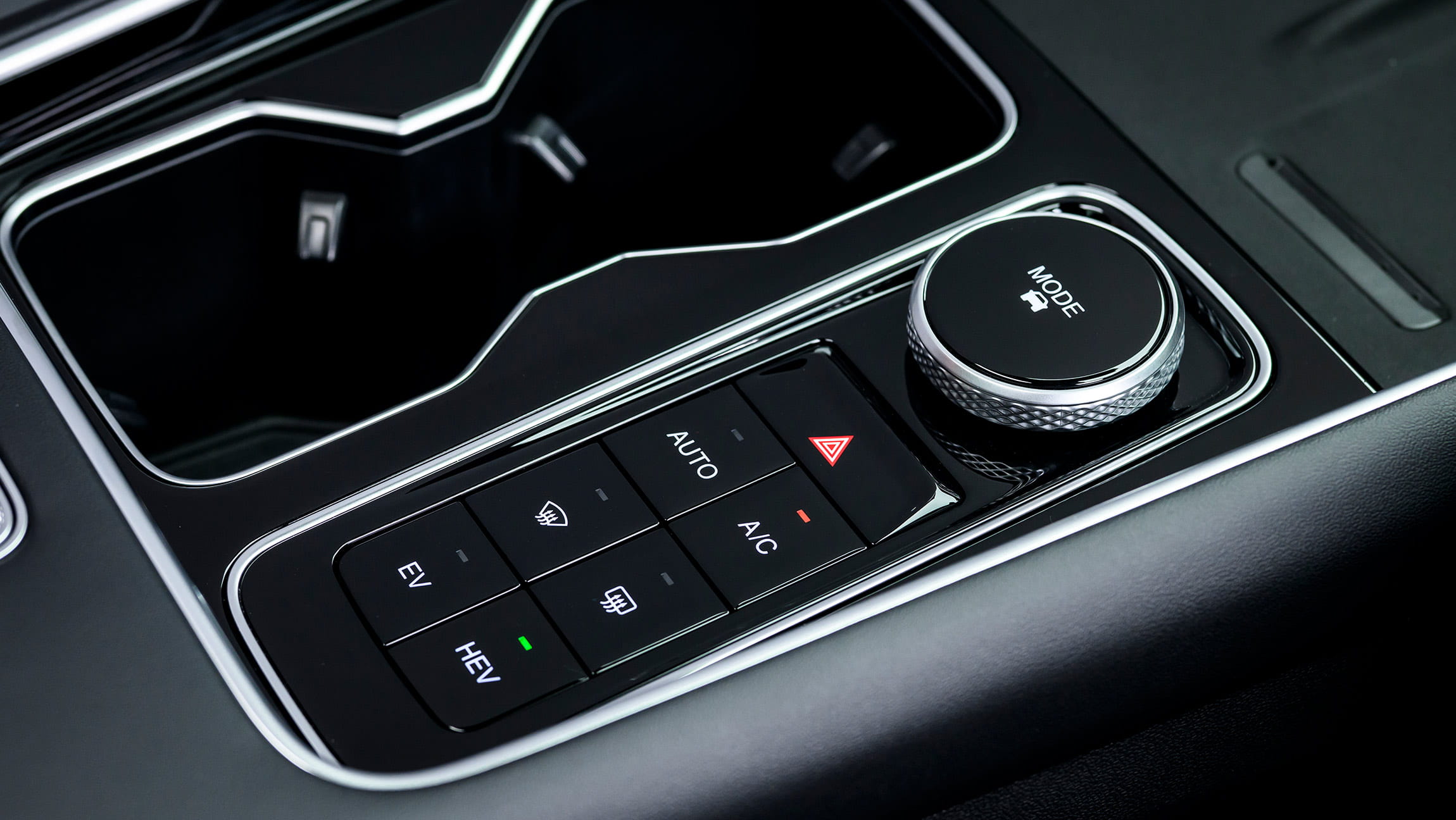Chery Tiggo 9 CSH interior featuring a close-up of the center console 